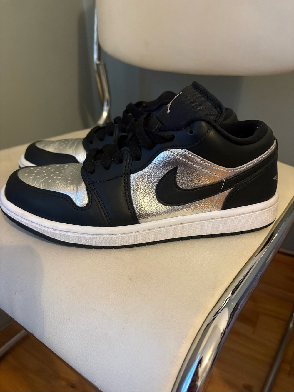 Nike Black and Silver Low Top Sneakers